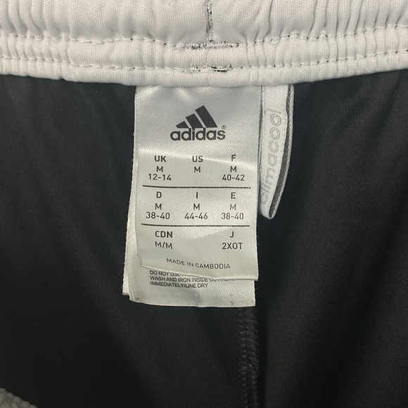 Pre-Owned Adidas Women’s Black and White Climacool Marathon Shorts, Size Medium - Picture 3 of 6